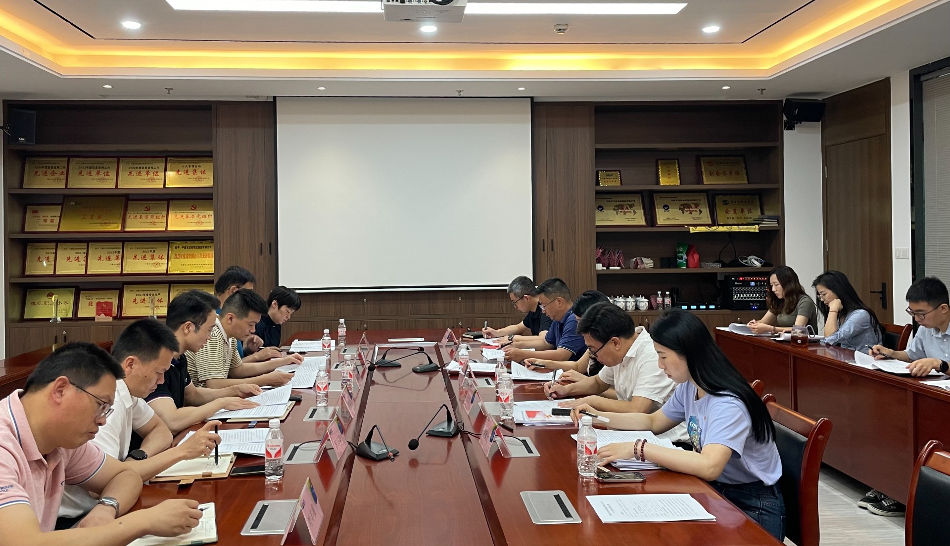 講黨性守黨規嚴黨紀——市交投集團領(lǐng)導赴市交投物流集團開(kāi)展聯(lián)系點(diǎn)工作，葉嵐清拍攝2.jpg