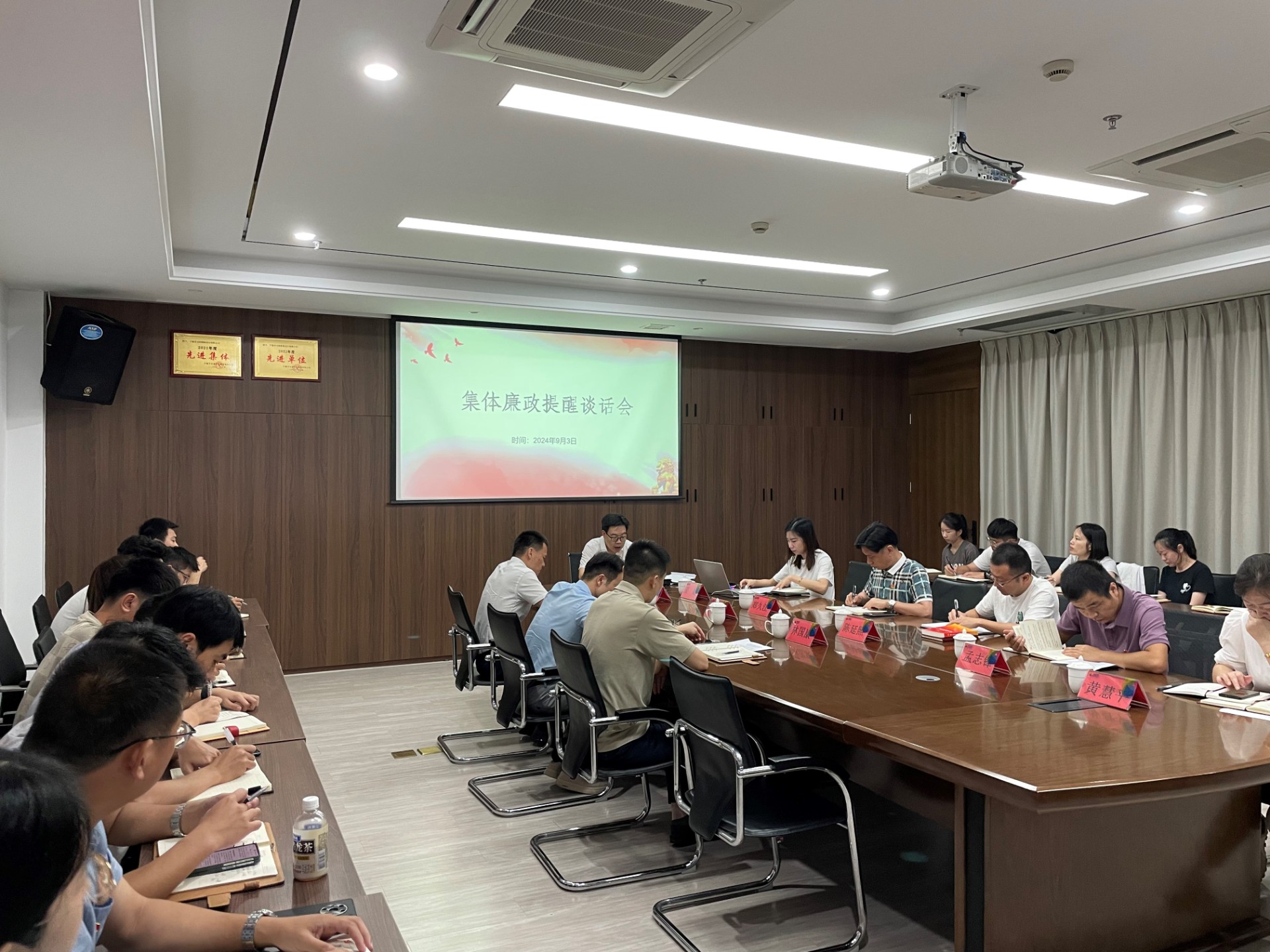 市交投集團領(lǐng)導深入市交投物流集團市交投勘察設計公司開(kāi)展聯(lián)系點(diǎn)工作，葉嵐清拍攝2.jpg