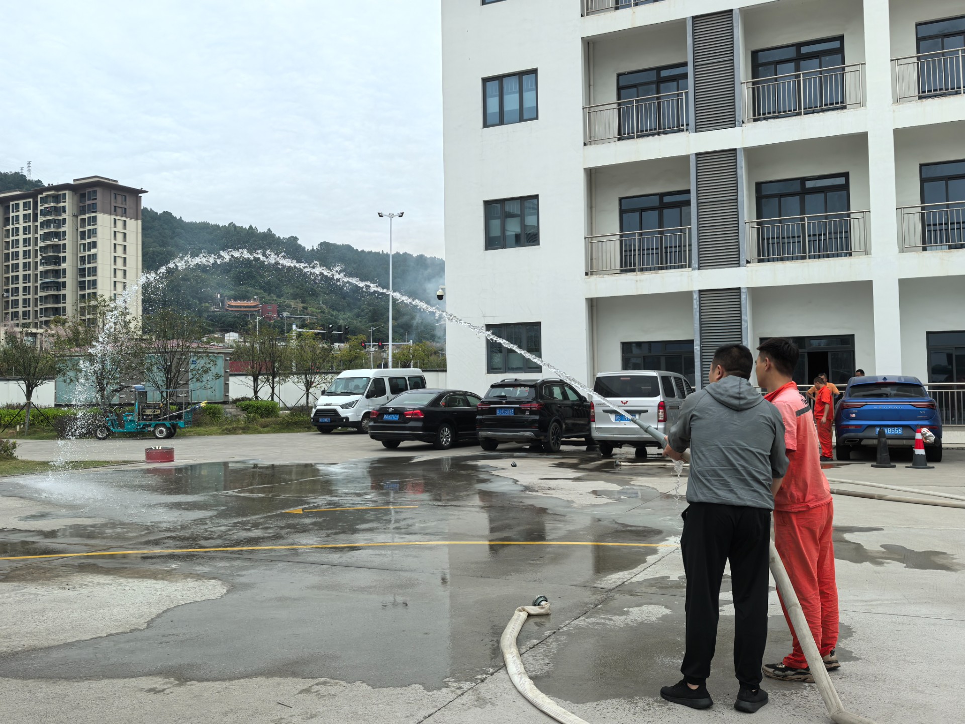 寧德陸港開(kāi)展“119消防安全日”應急演練活動(dòng)，周明組拍攝3.jpg